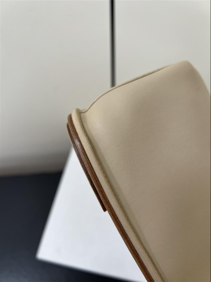 20251128173233895 320